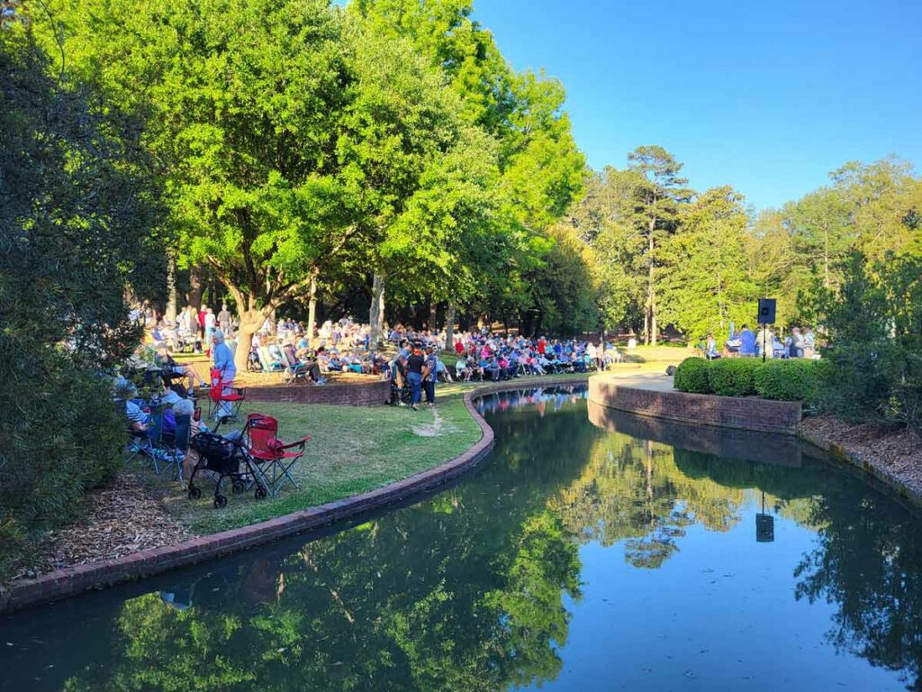 Cumberland Village Independent Living | Senior audience at outdoor concert