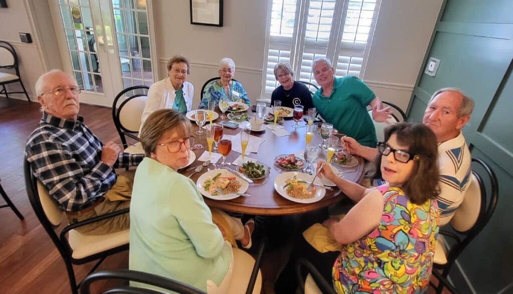 Cumberland Village | Group for residents at a dining table